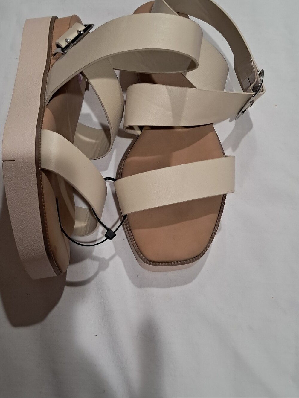 Journee Collection Cream Cross-Strap Platform Sandals Size:8 - Picture 5 of 11